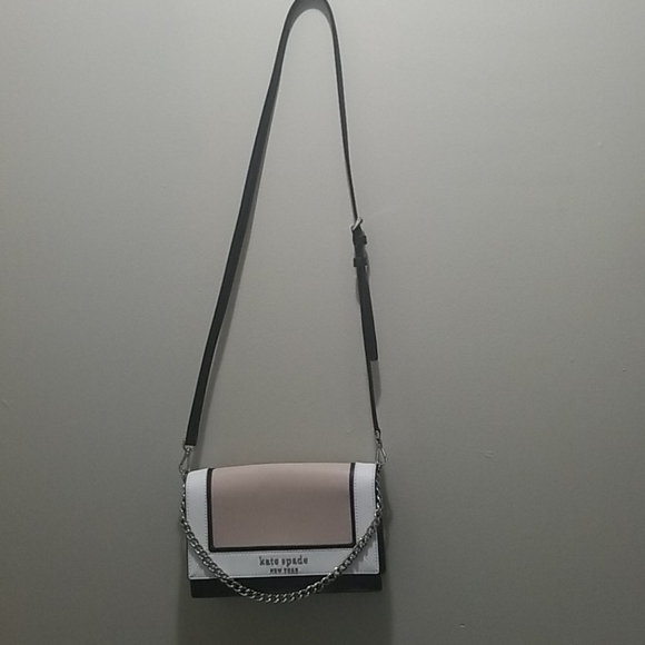 Kate spade with chain detail. - Picture 2 of 5